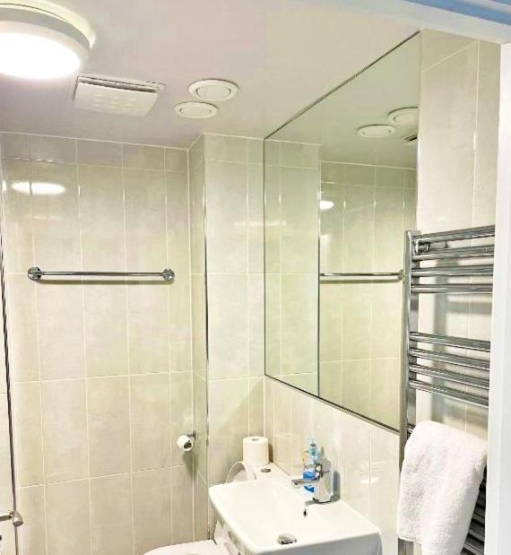 에든버러 3 Bed House With Parking Near Airport 빌라 외부 사진